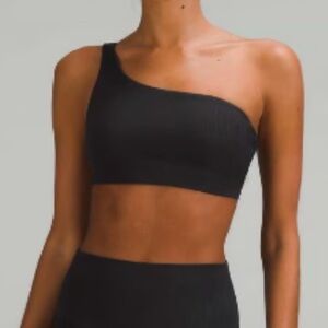 NWT* Lululemon asymmetrical nulu yoga bra * size 8